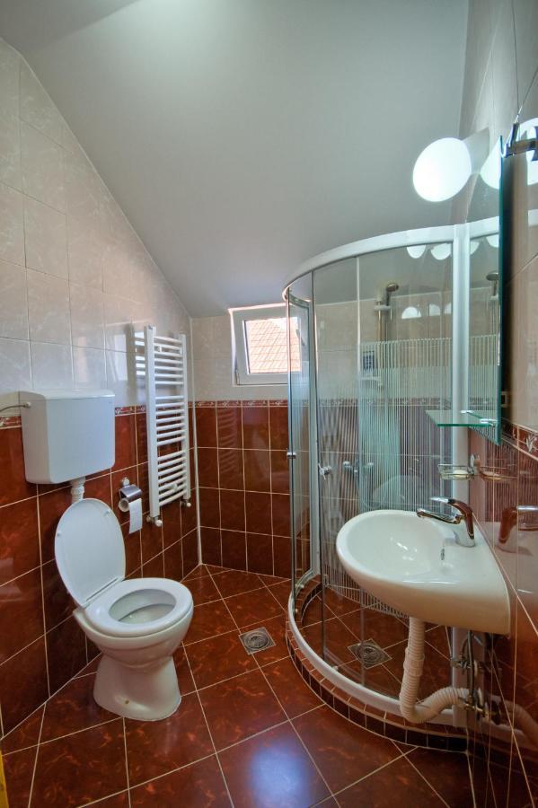 Guest House Villa Mir Kragujevac Exterior foto