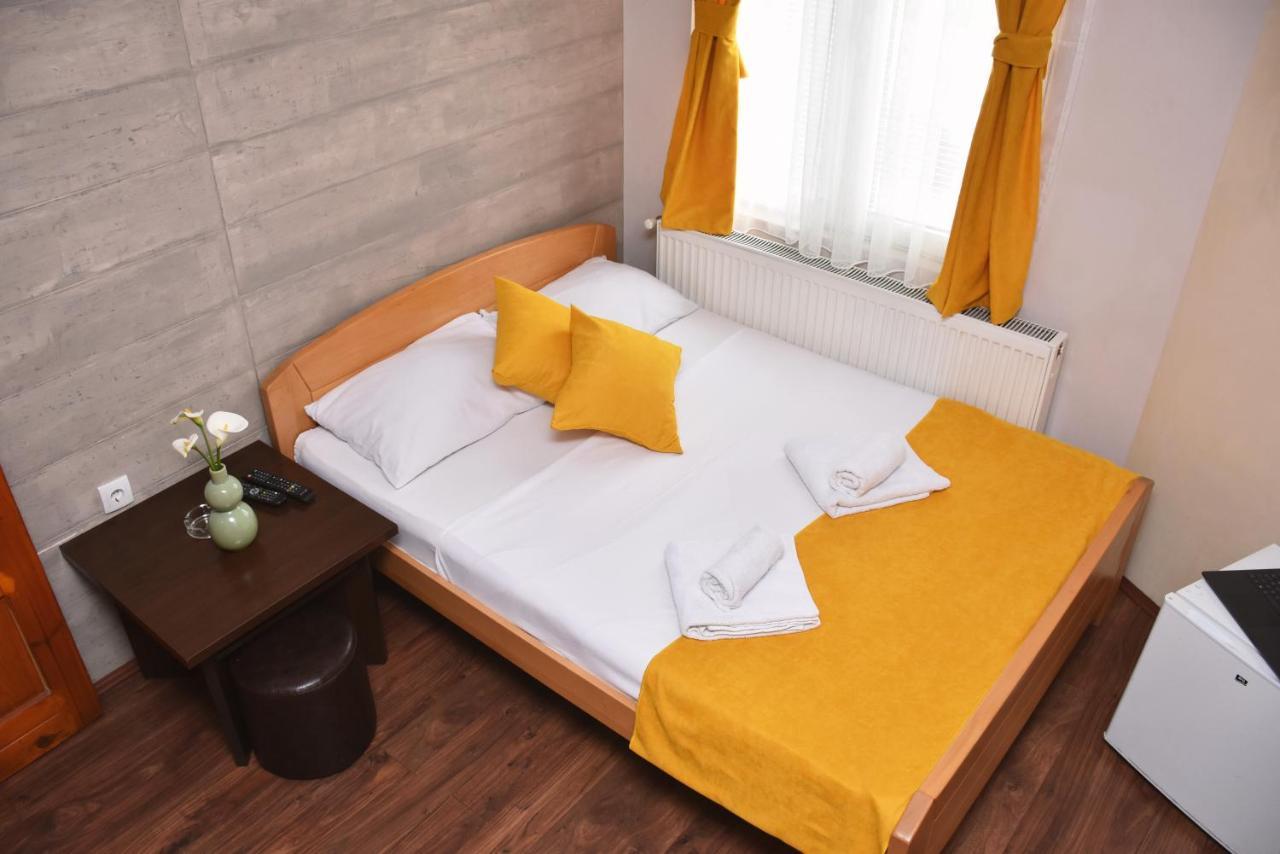 Guest House Villa Mir Kragujevac Exterior foto
