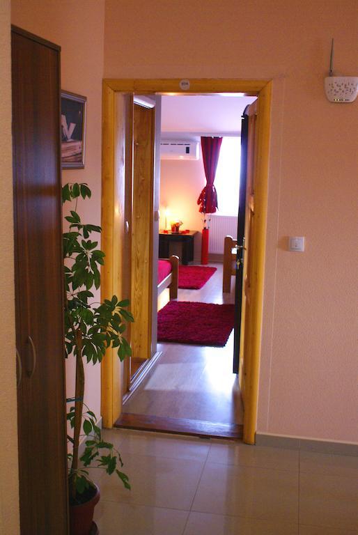 Guest House Villa Mir Kragujevac Exterior foto