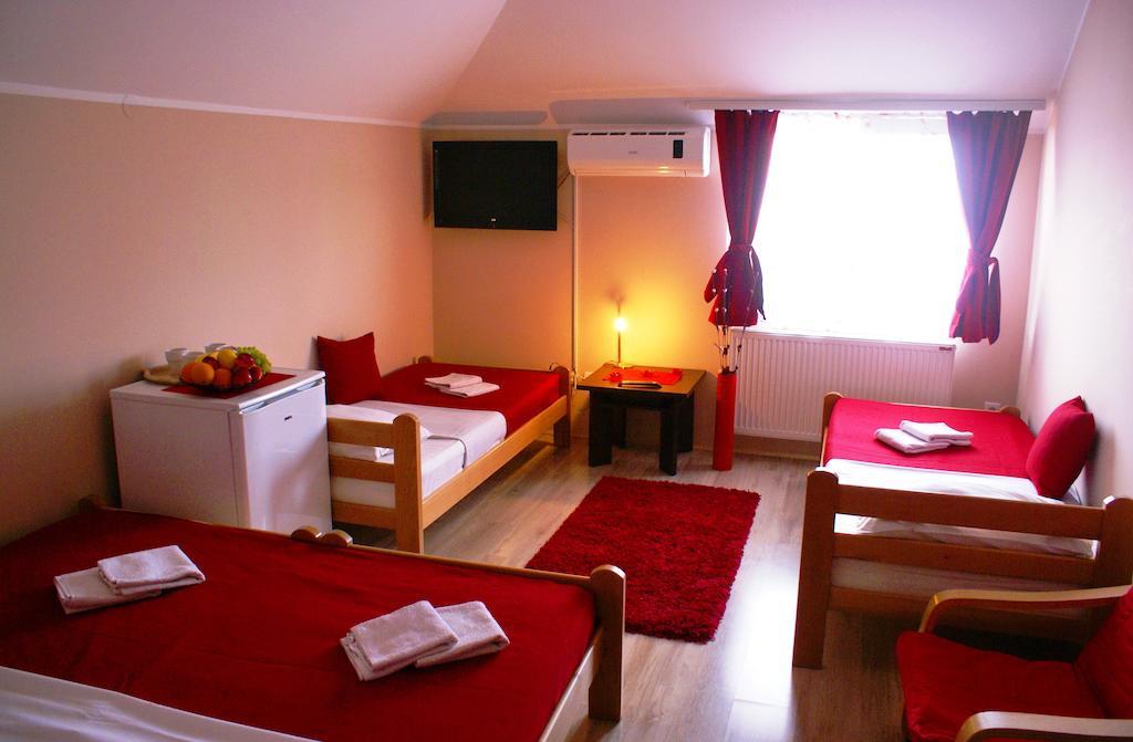 Guest House Villa Mir Kragujevac Habitación foto